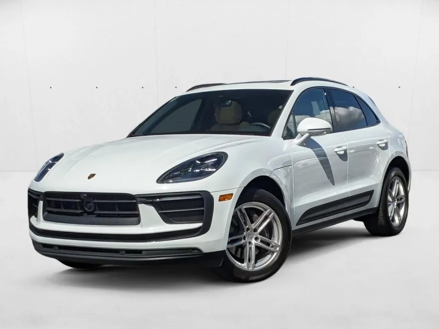 2023 Porsche Macan T photo 1