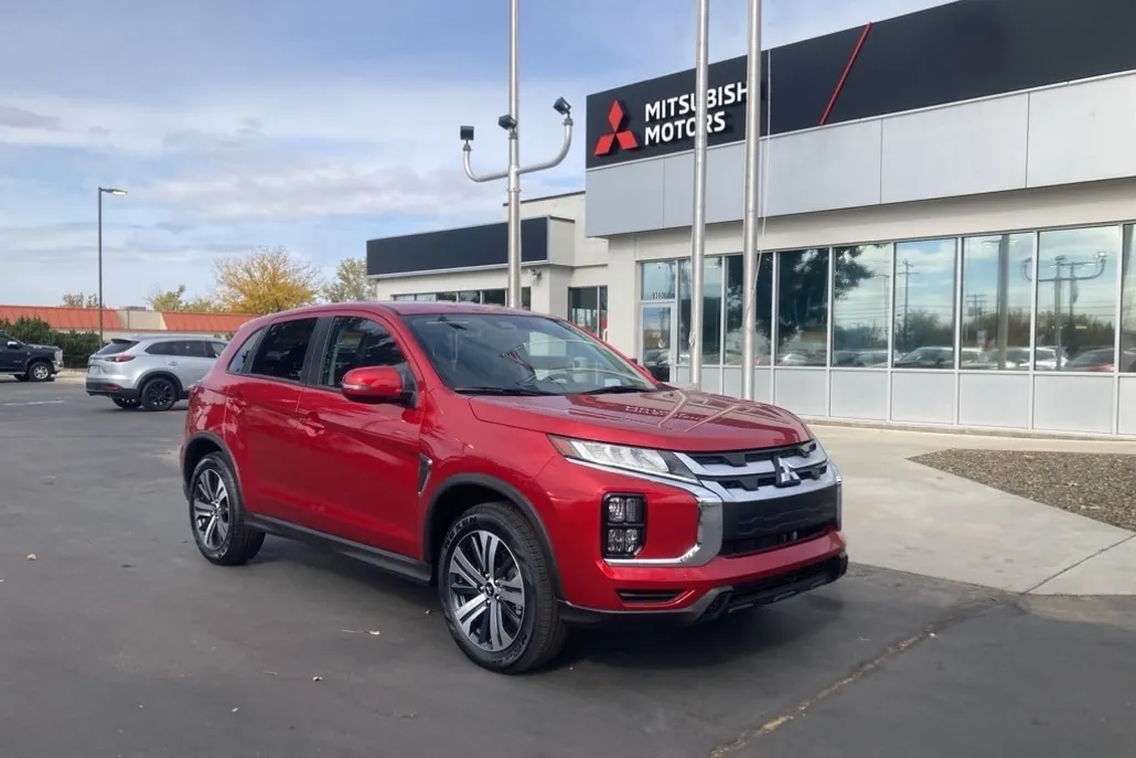 2025 Mitsubishi Outlander Sport SE photo 1