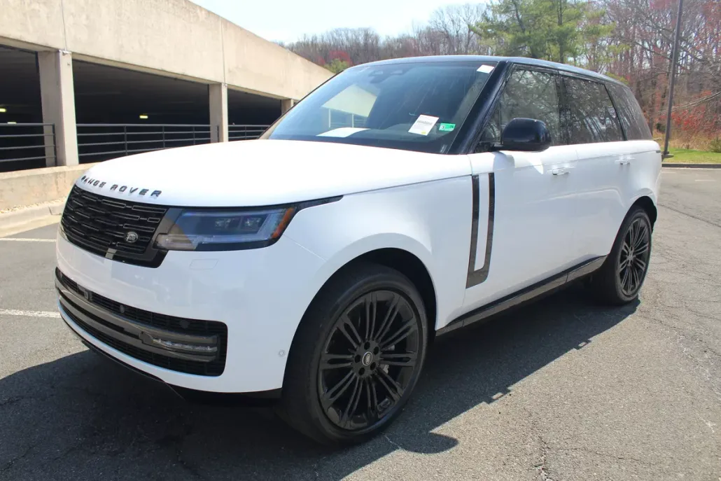 2025 Land Rover Range Rover SE photo 1