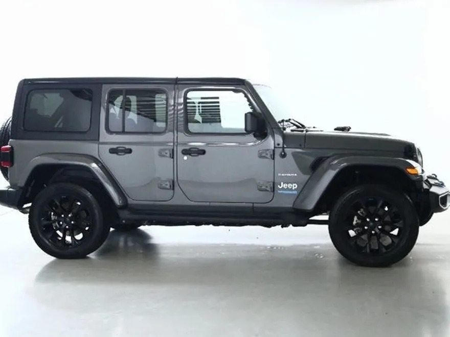 2022 Jeep Wrangler Unlimited Sahara High Altitude 4xe photo 11