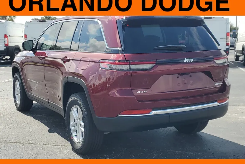 2025 Jeep Grand Cherokee Laredo photo 1