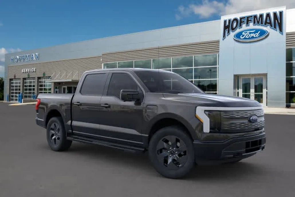 2023 Ford F-150 Lightning Lariat photo 1