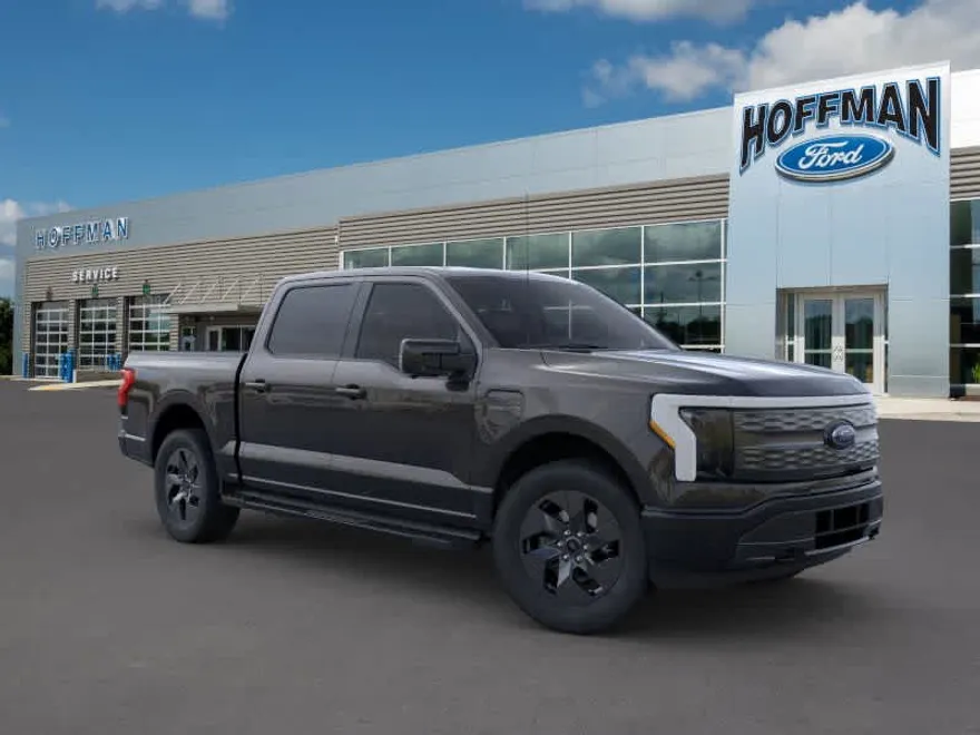 2023 Ford F-150 Lightning Lariat photo 1