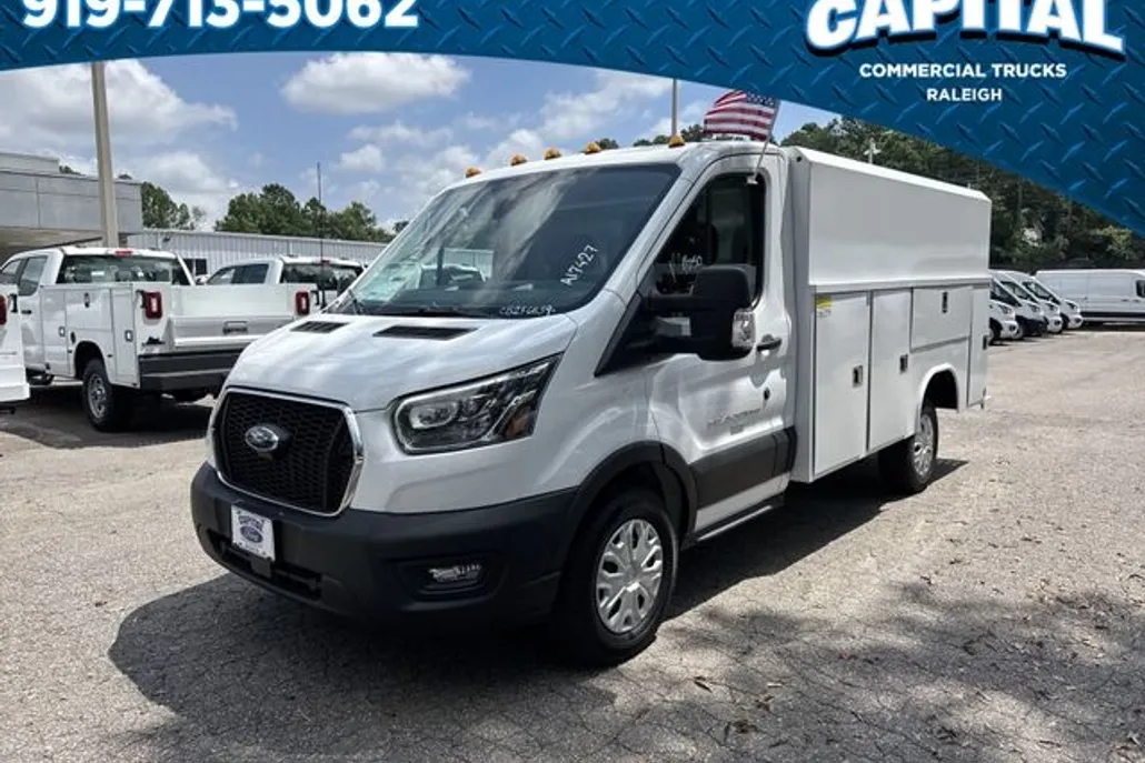 2025 Ford F-550 photo 1