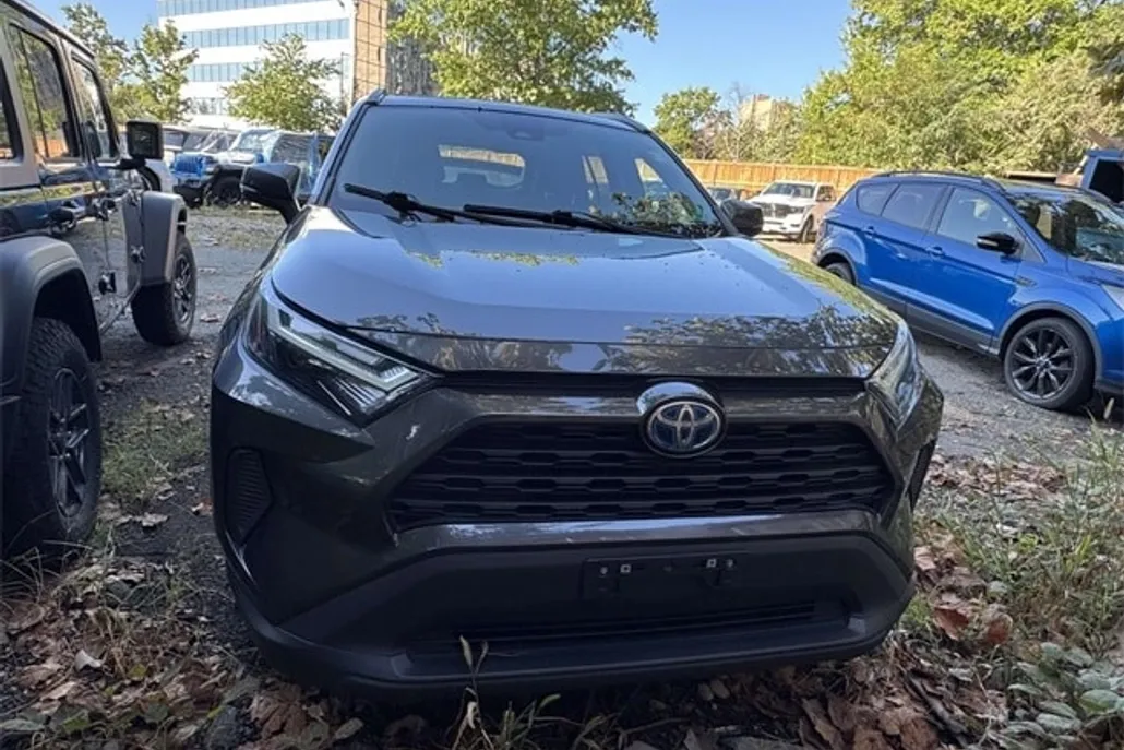 2023 Toyota RAV4 Hybrid XLE photo 1
