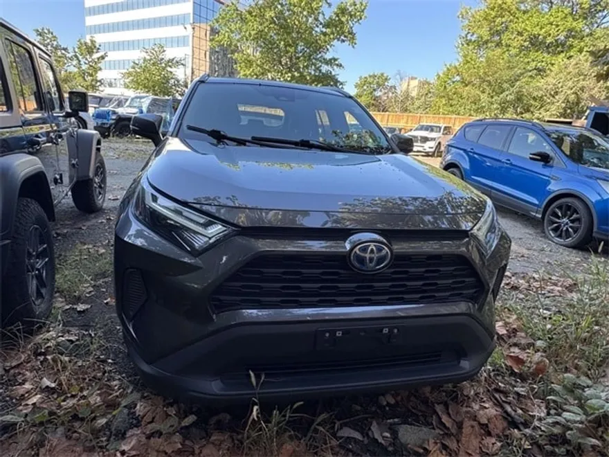 2023 Toyota RAV4 Hybrid XLE photo 1