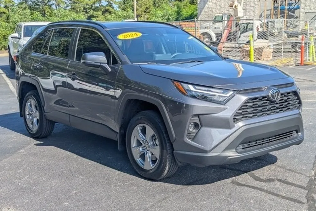 2024 Toyota RAV4 XLE photo 1