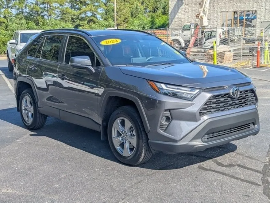 2024 Toyota RAV4 XLE photo 1