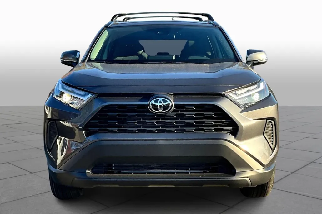 2025 Toyota RAV4 XLE photo 1