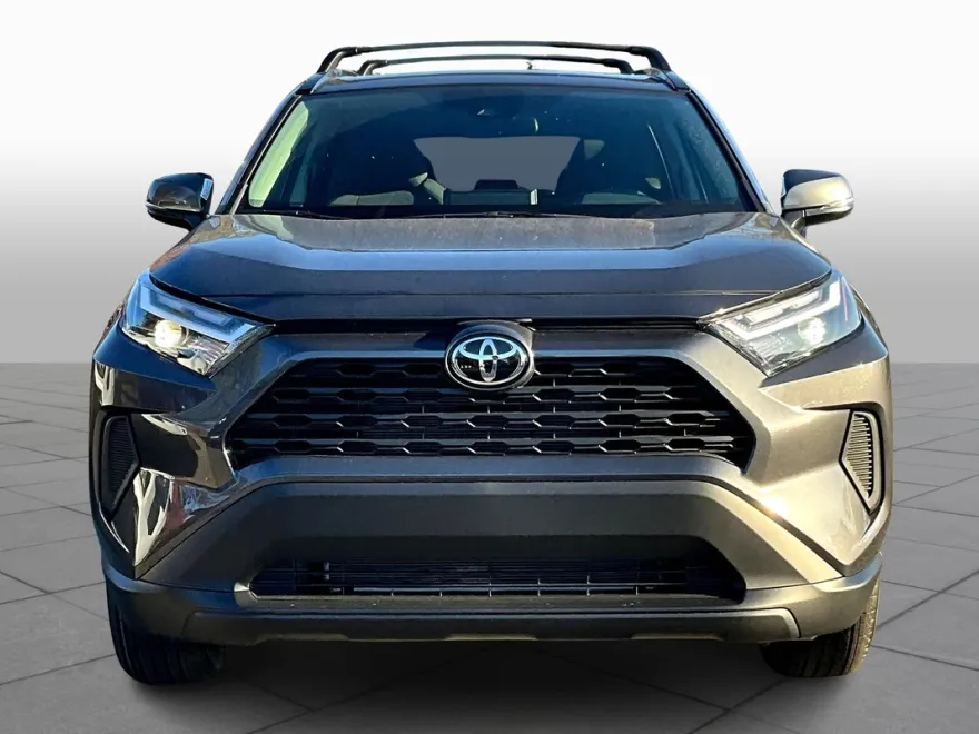 2025 Toyota RAV4 XLE photo 1
