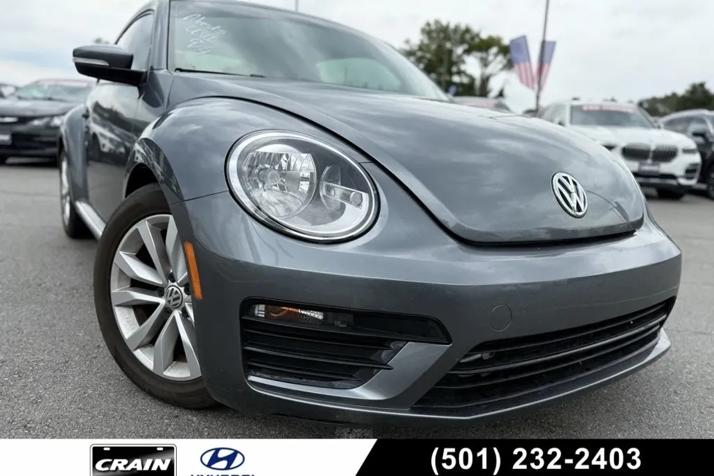 2017 Volkswagen Beetle 1.8T S photo 1