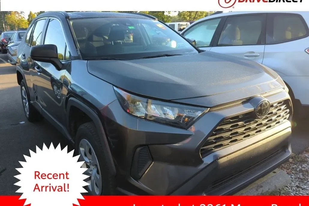 2021 Toyota RAV4 LE photo 1