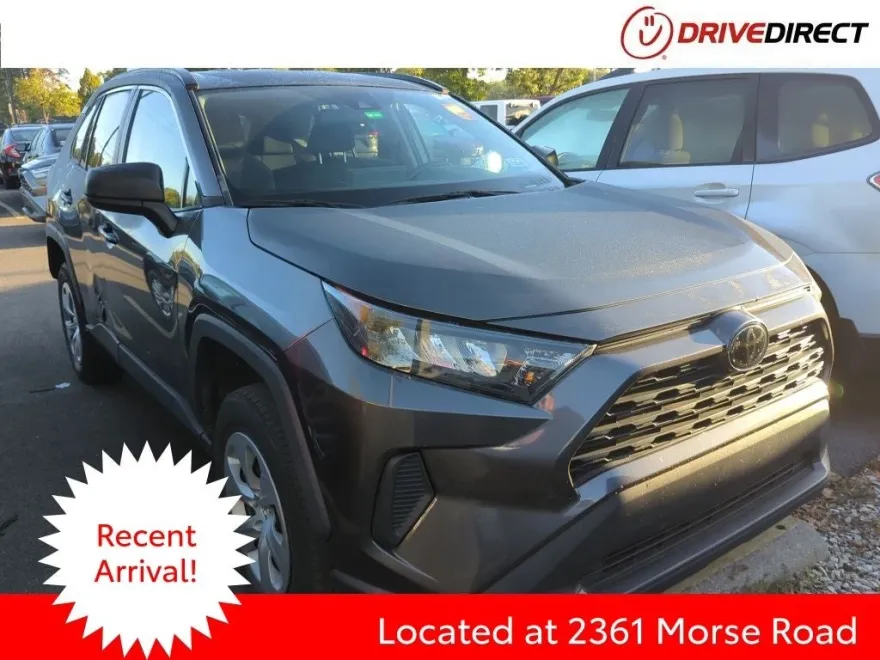 2021 Toyota RAV4 LE photo 1