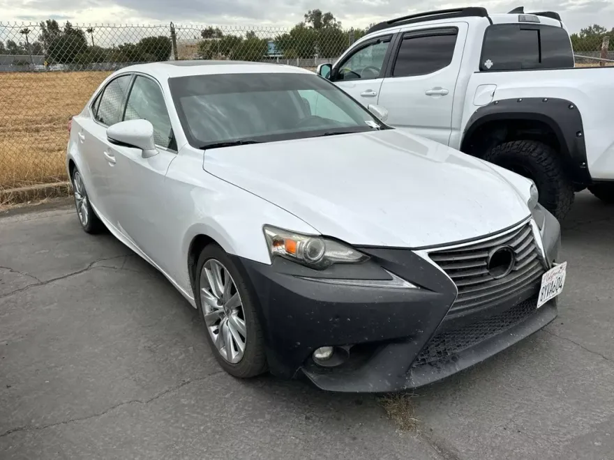 2016 Lexus IS 200t photo 1