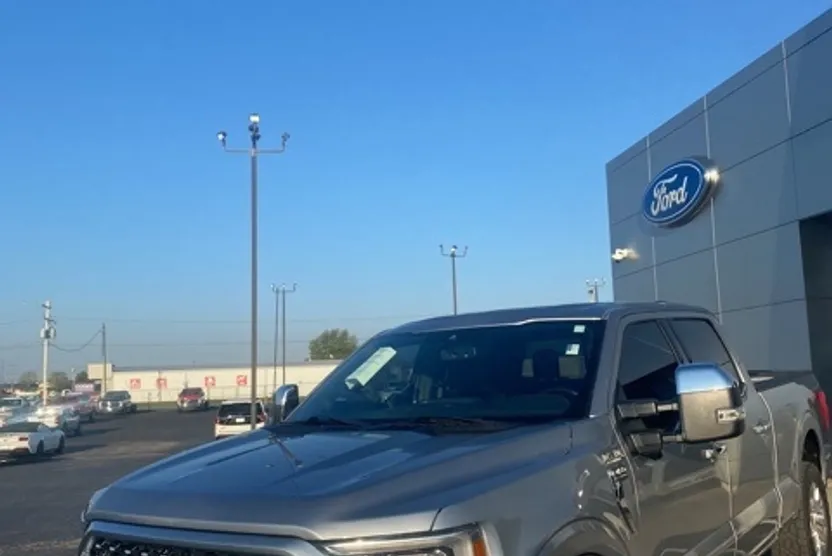 2022 Ford F-150 Platinum photo 1