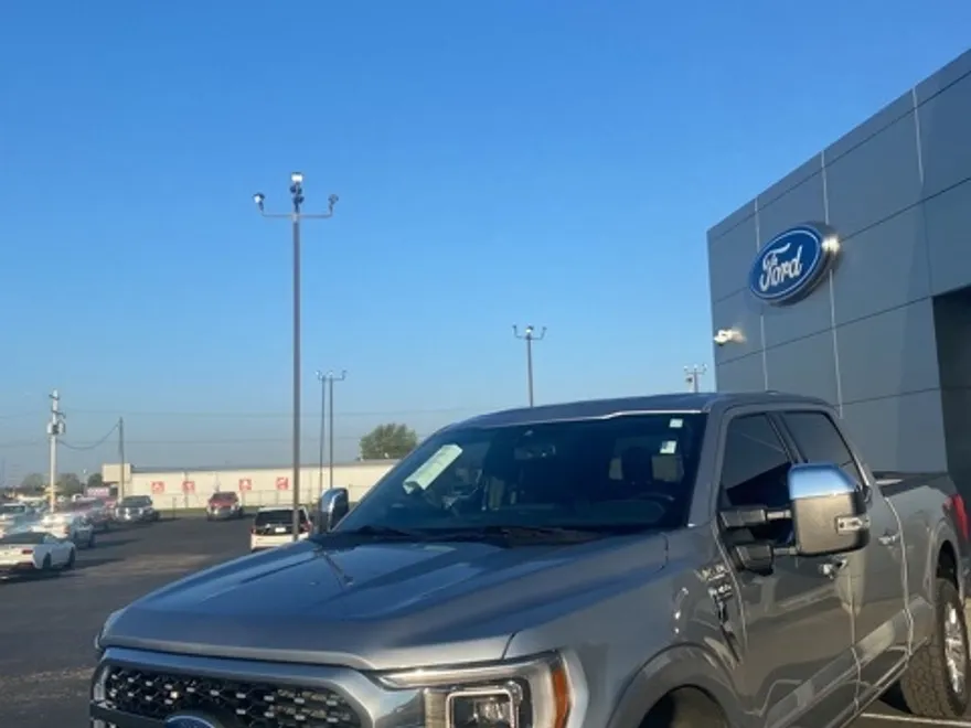 2022 Ford F-150 Platinum photo 1