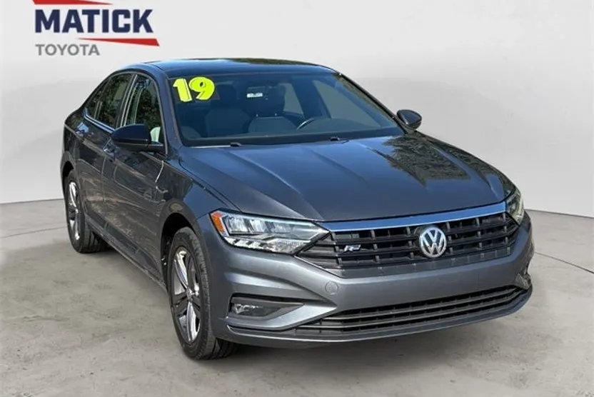 2019 Volkswagen Jetta R-Line photo 1