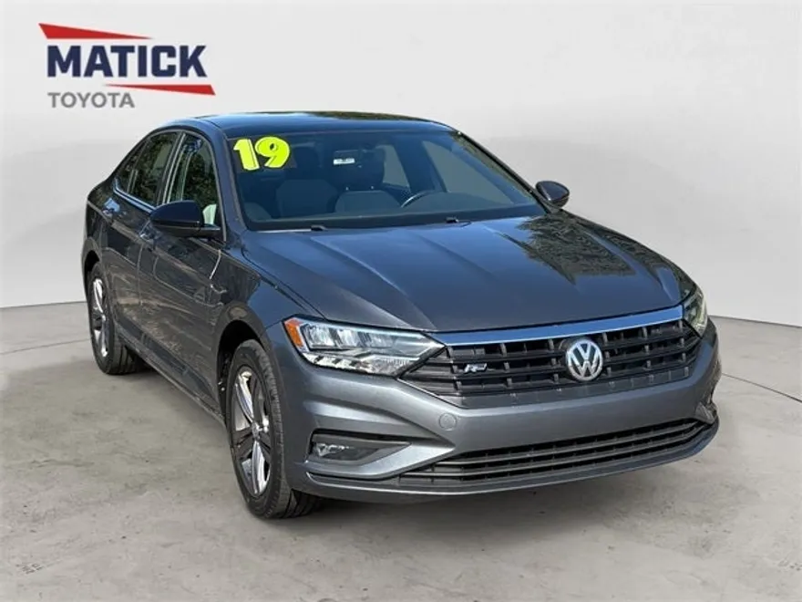 2019 Volkswagen Jetta R-Line photo 1