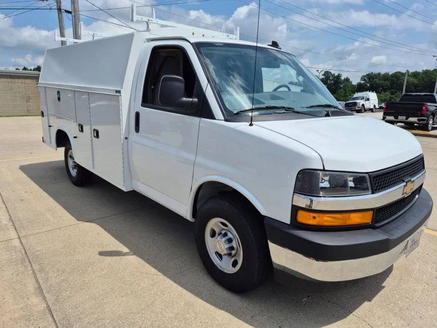 2024 Chevrolet Express 3500 Cutaway Van photo 1