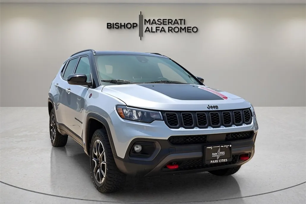 2024 Jeep Compass Trailhawk photo 1