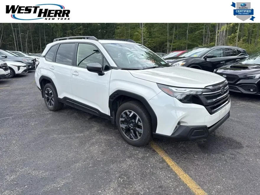 2025 Subaru Forester Premium Base photo 1