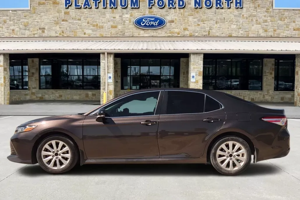 2019 Toyota Camry L photo 1