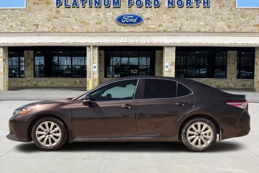 2019 Toyota Camry L photo 1
