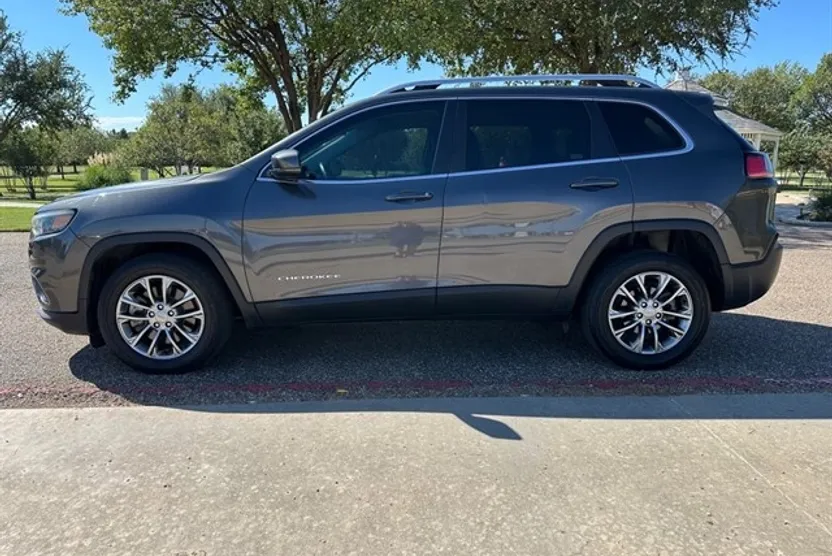 2019 Jeep Cherokee Latitude photo 1