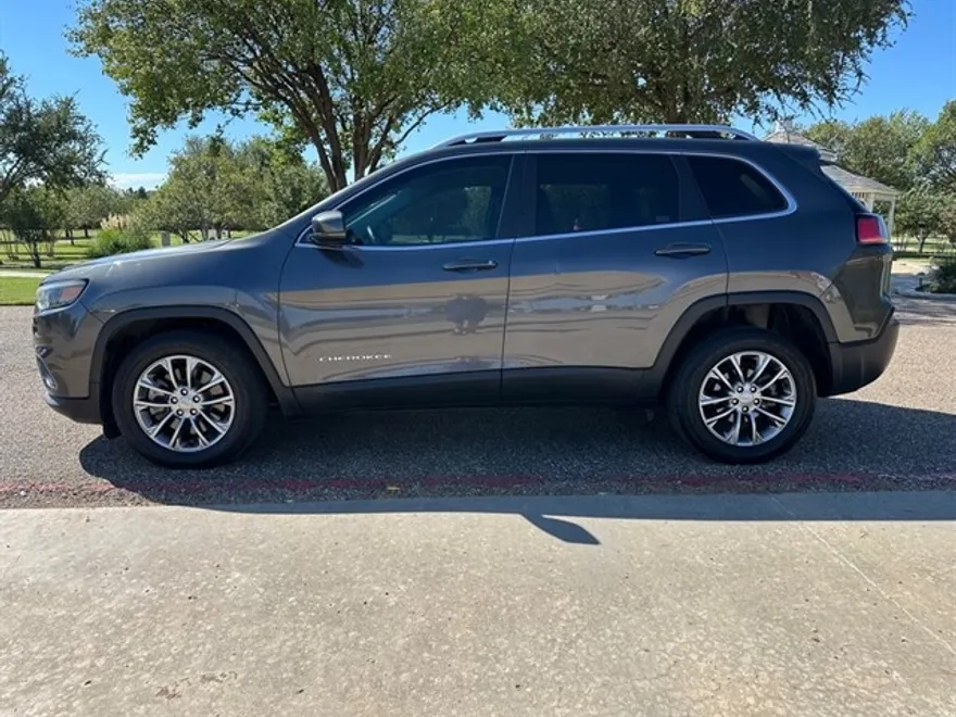 2019 Jeep Cherokee Latitude photo 1