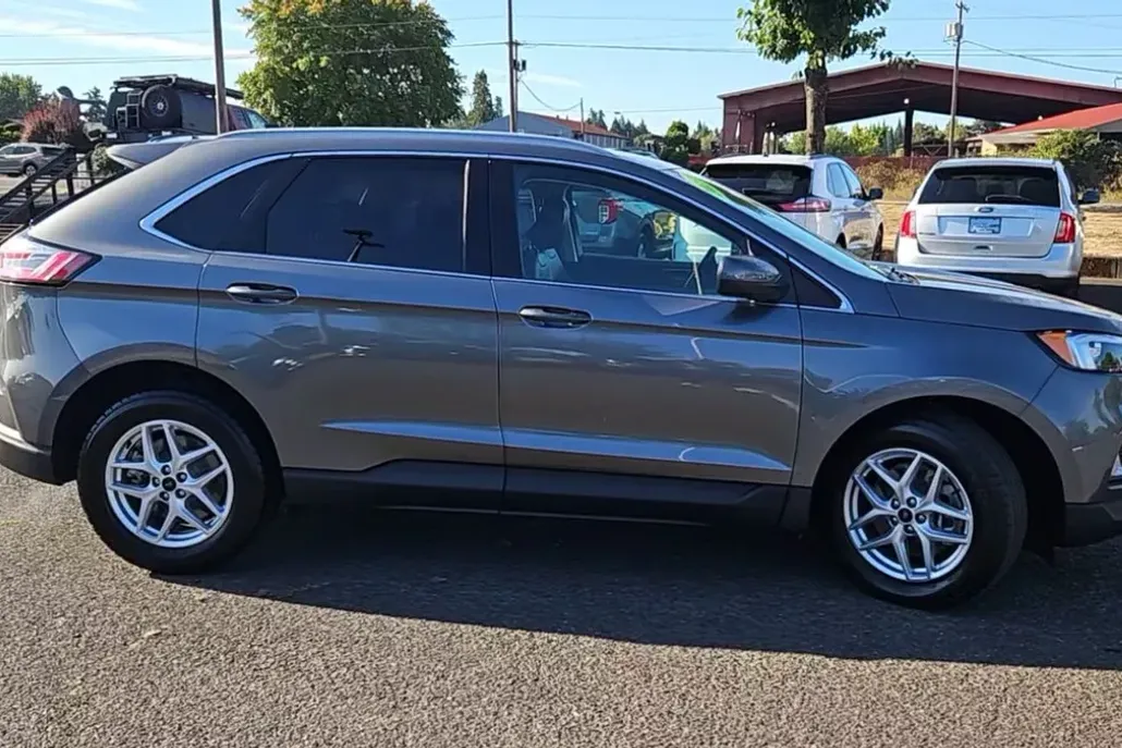 2023 Ford Edge SEL photo 1