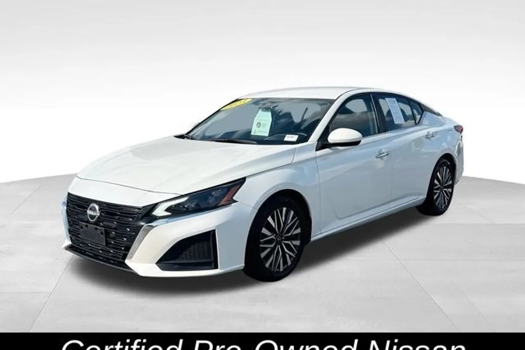 2023 Nissan Altima 2.5 SV photo 1