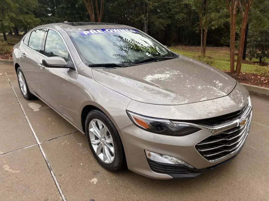 2024 Chevrolet Malibu 1LT photo 1