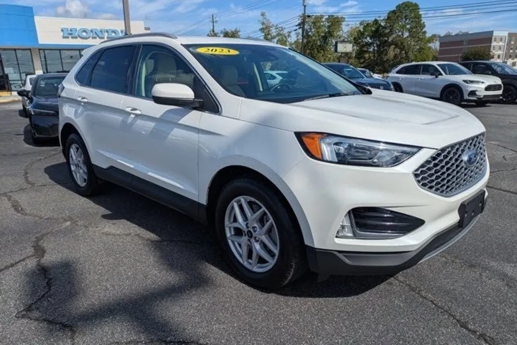 2023 Ford Edge SEL photo 1