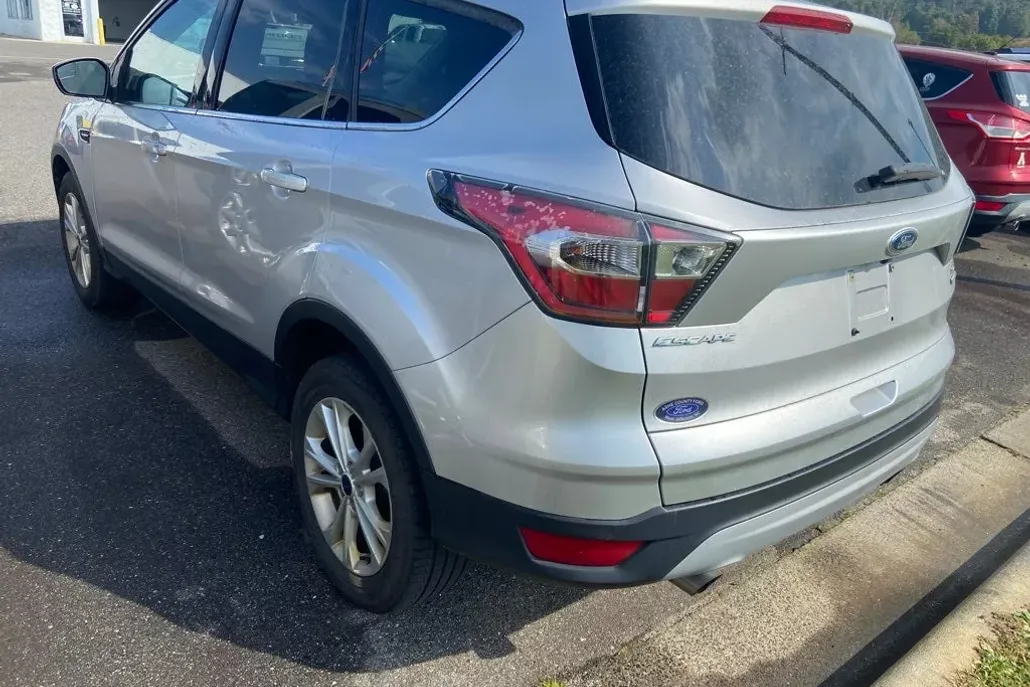 2017 Ford Escape SE photo 1