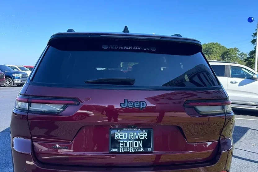 2023 Jeep Grand Cherokee Altitude photo 1