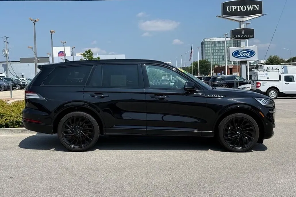 2023 Lincoln Aviator Reserve photo 1