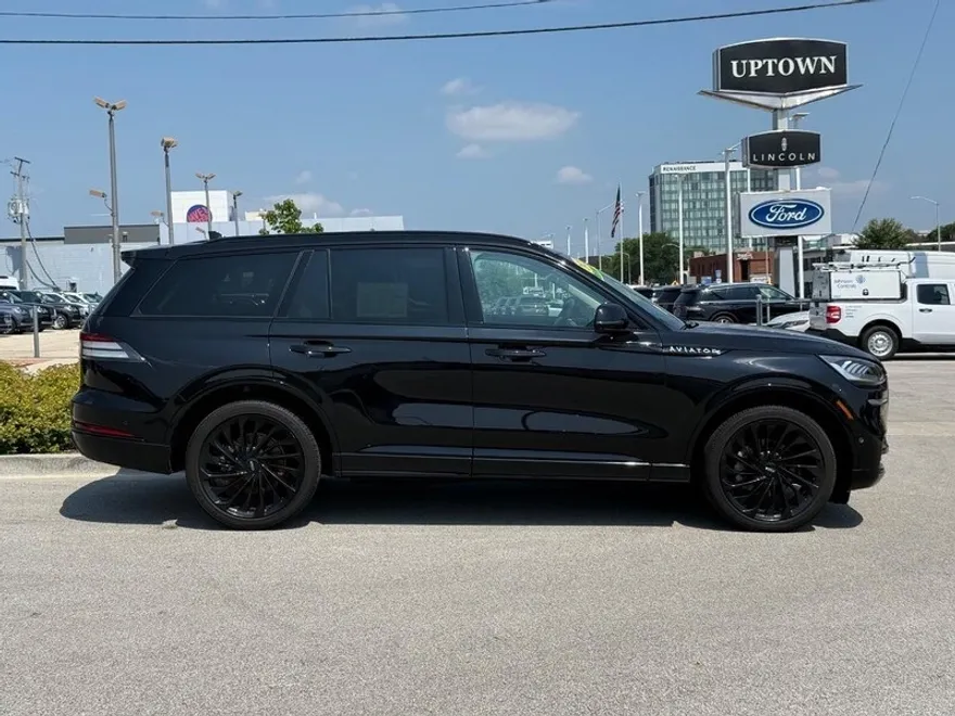2023 Lincoln Aviator Reserve photo 1