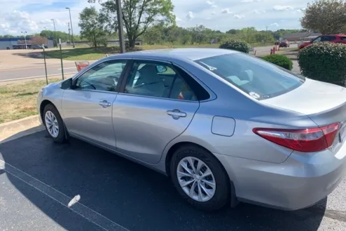 2016 Toyota Camry LE photo 3