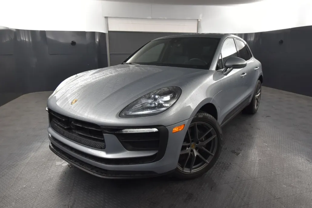 2024 Porsche Macan Base photo 1
