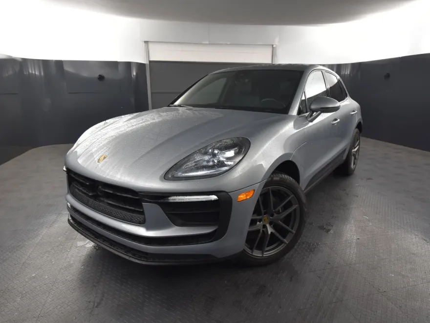 2024 Porsche Macan Base photo 1