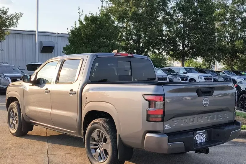 2026 Nissan Frontier SV photo 1