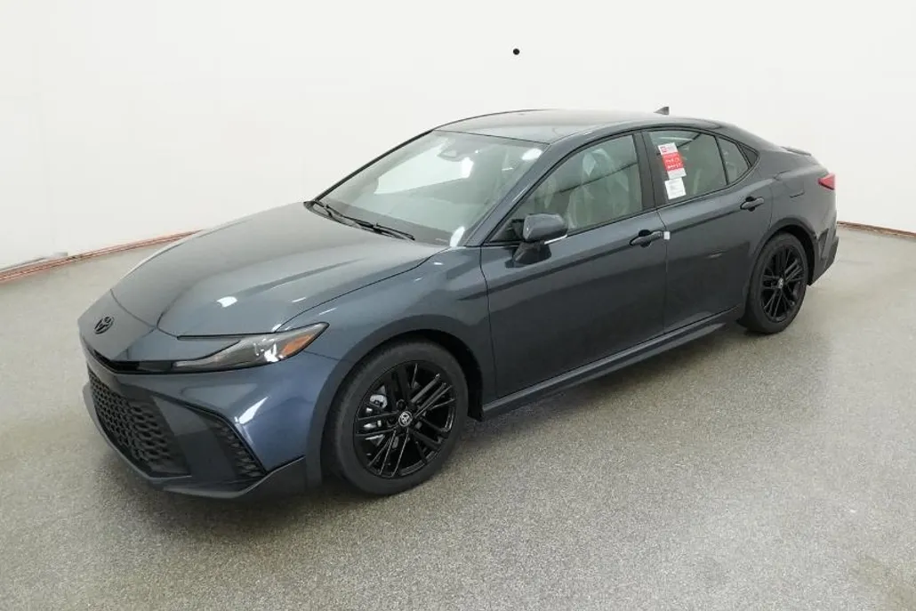 2026 Toyota Camry SE photo 1