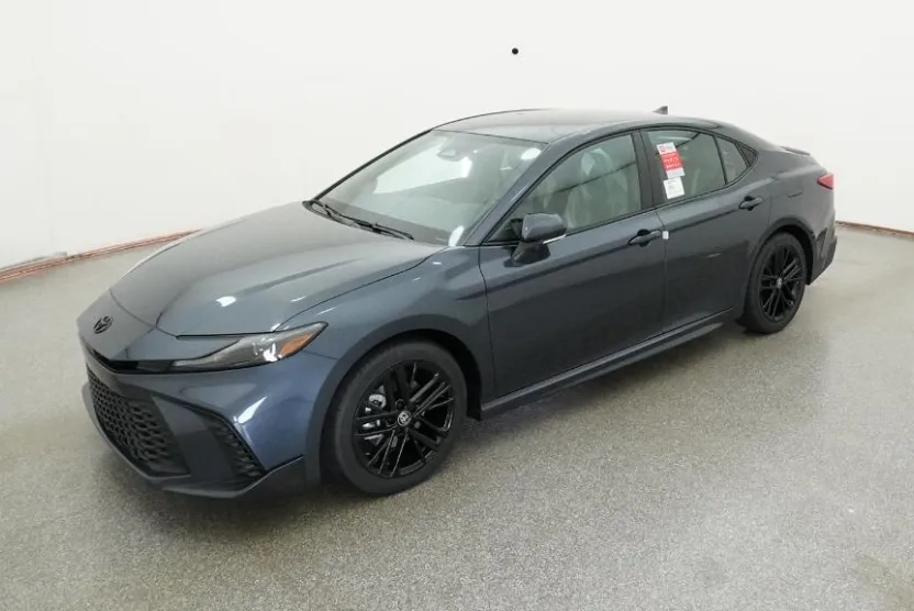 2026 Toyota Camry SE photo 1