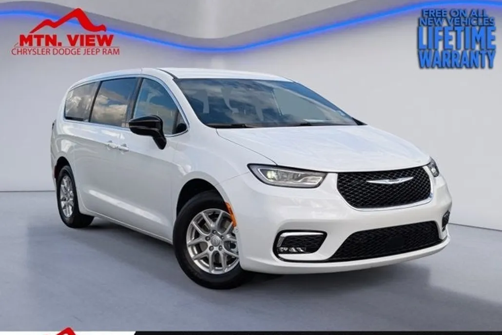 2026 Chrysler Pacifica photo 1
