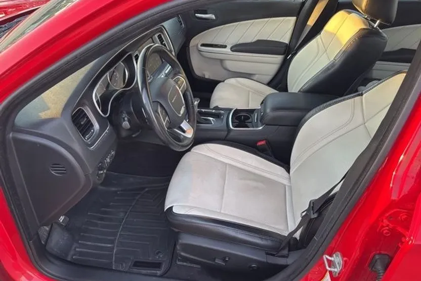 2016 Dodge Charger SXT Plus AWD photo 1