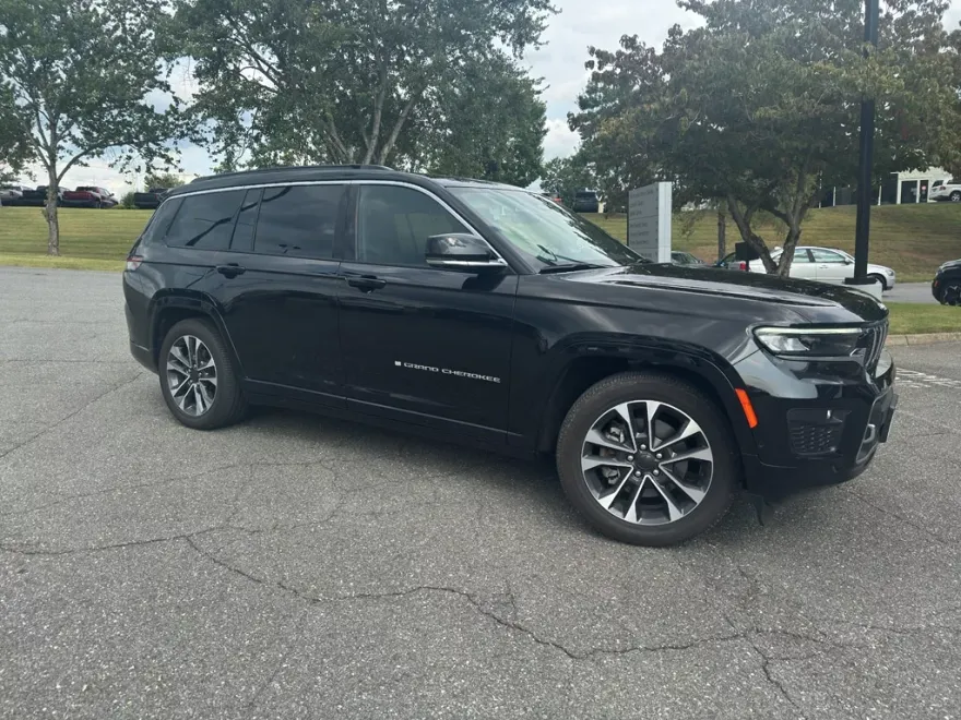 2024 Jeep Grand Cherokee Overland photo 1