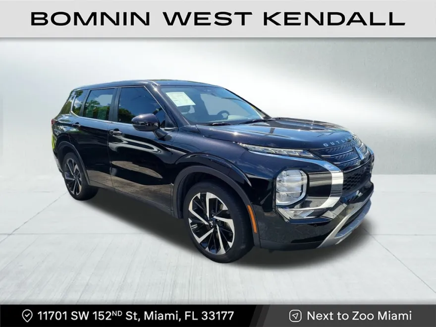2023 Mitsubishi Outlander SE photo 1