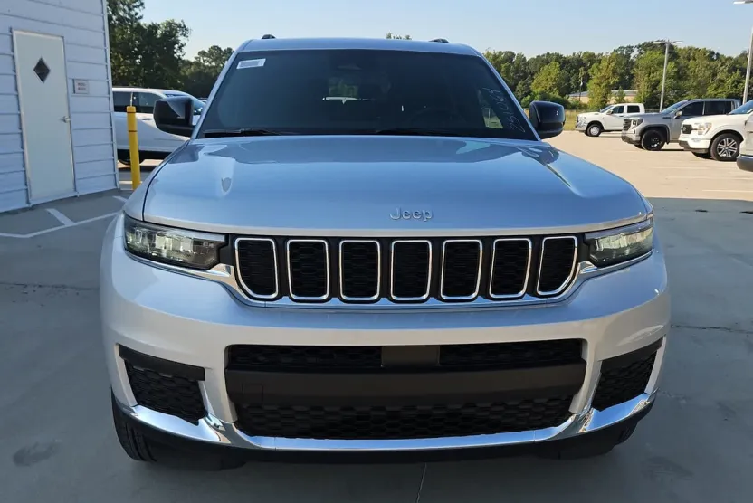 2025 Jeep Grand Cherokee Laredo X photo 1