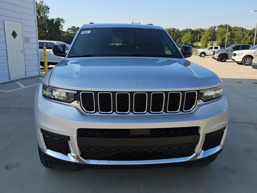 2025 Jeep Grand Cherokee Laredo X photo 1