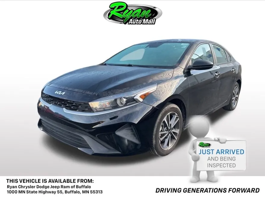 2023 Kia Forte LXS photo 1